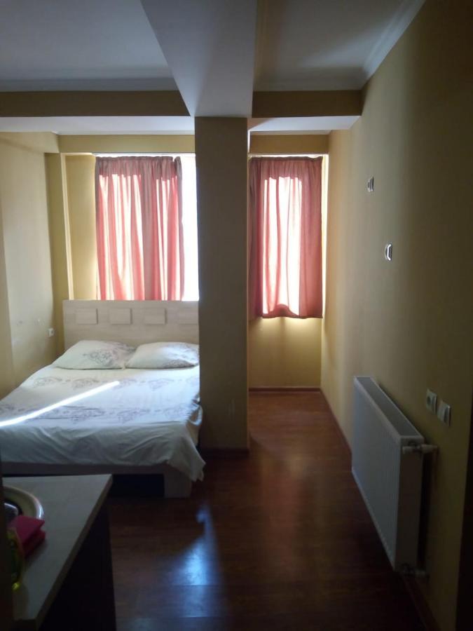 Hotel Vake-House Tbilisi Esterno foto